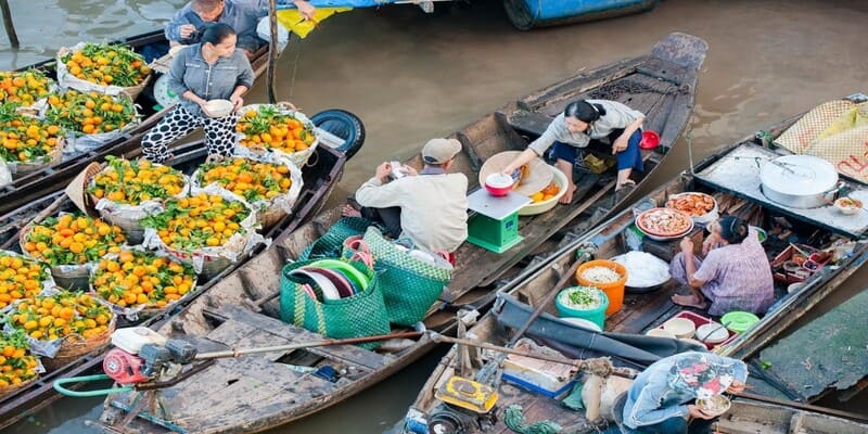 Chợ Nổi đặc trưng của vùng đất sông nước